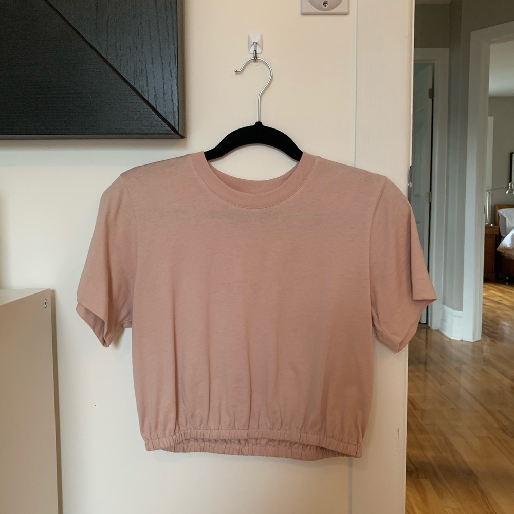 Aritzia light pink crop top - Picture 1 of 4